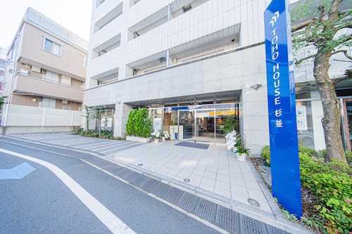 中央線・総武線「阿佐ヶ谷」駅南口　徒歩2分。パール商店街アーケードに入り、右手にサンマルクカフェ、左手にローソンがある十字路を左折し、概ね100m過ぎに弊社が見えてきます。